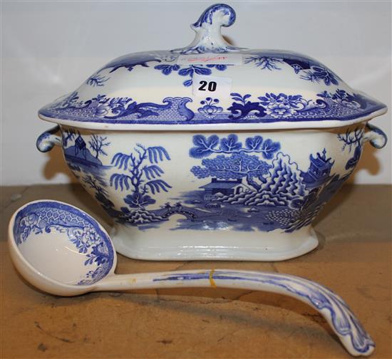 Masons blue and white soup tureen